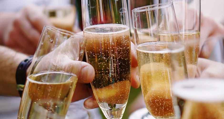 Bubbles-Galore-Exploring-the-Different-Types-of-Sparkling-Wine