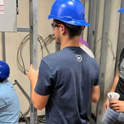 How-to-Choose-the-Right-Licensed-Electrician-in-Bolivia,-NC