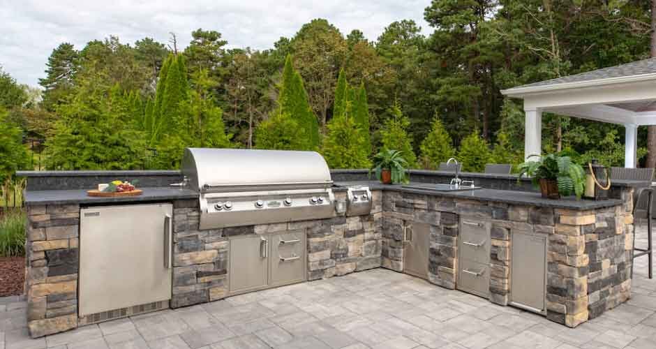 Essential Design Tips for Creating an Outdoor Kitchen
