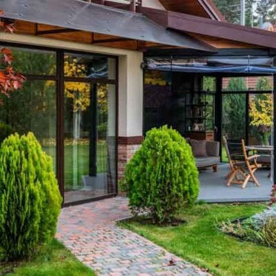 How-Your-Home's-Siding-Complements-Your-Landscaping