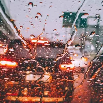 5-Ways-To-Prevent-Rain-Drops-From-Building-Up-On-Your-Windshield