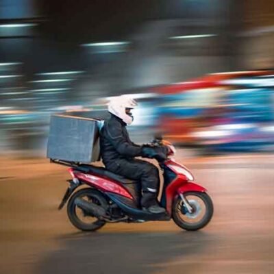 Why a motorcycle courier is perfect for city delivery