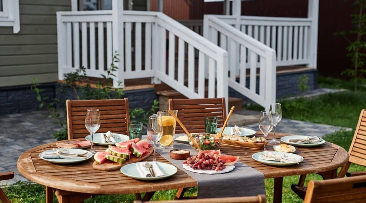 creating-the-perfect-outdoor-dining-space-choosing-1